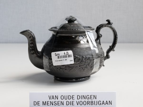 Online production Van oude dingen de mensen die voorbijgaan